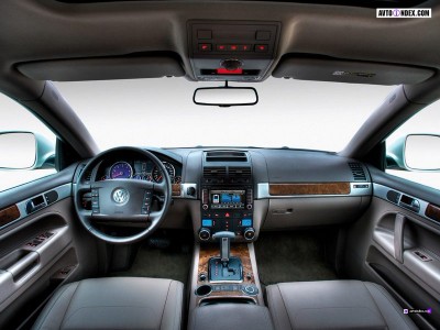 Volkswagen-Touareg-Hybrid-Interior-View.jpg